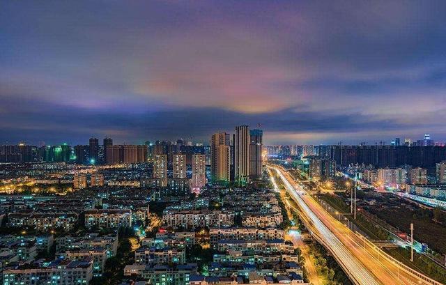 专家：住房销售量下跌并不代表房价下跌，主要看价格变化