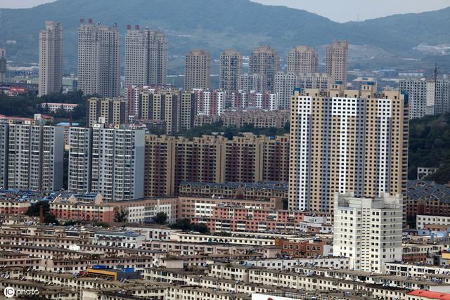 三四线城市楼市狂欢过后一地鸡毛，小区挂满转让条幅？