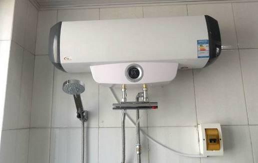 卫生间电热水器用完时要不要拔电？听内行人一说，难怪家里电费多