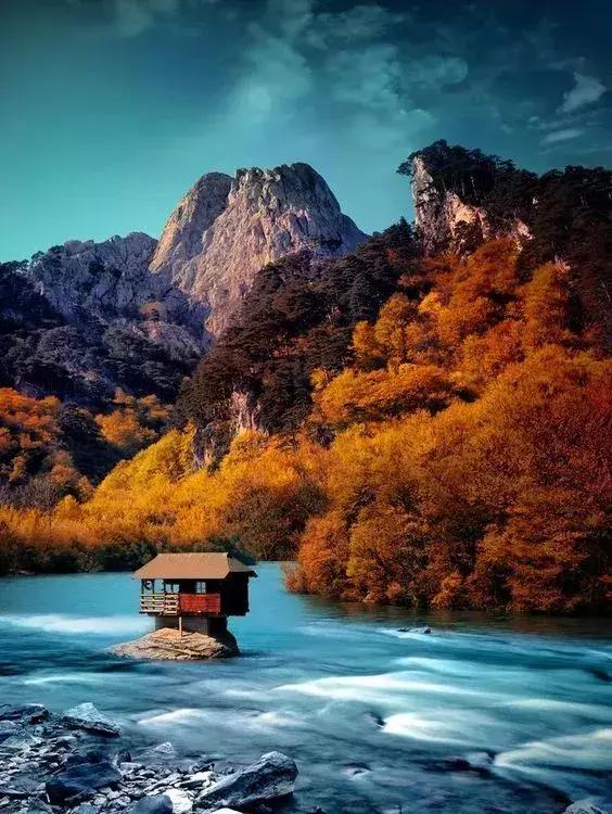 出国游中，欧洲的56个城市，其中物价最低的这8名，你去过几个？