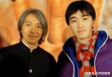 明星脸遗落民间，吴亦凡送外卖，刘德华卖煎饼，网友：就服岳云鹏