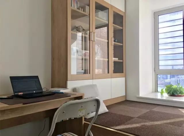 书房和榻榻米结合在一起，这才是最适合小户型的装修！