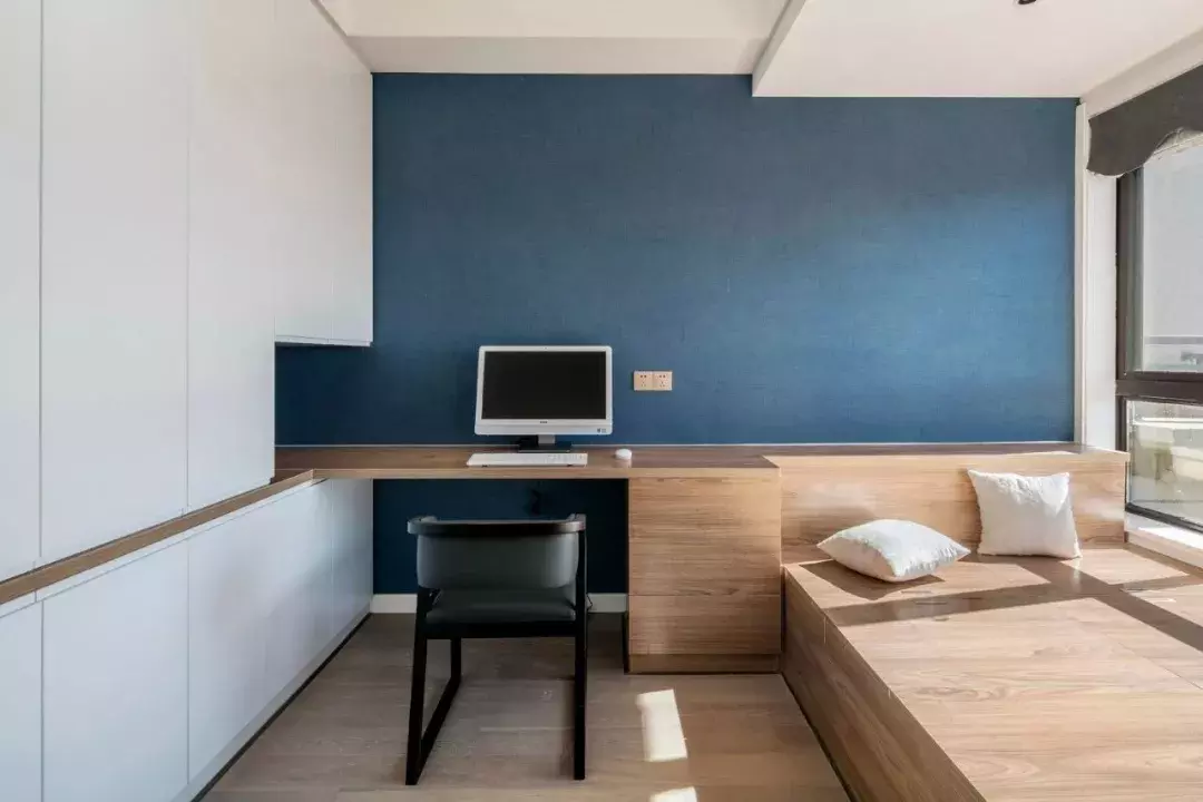 现在的柜子都流行做无门把手的, 小户型更需要极简范