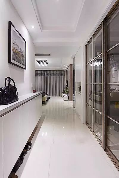 72平三居室小户型装修，实用简约而又大气的设计！