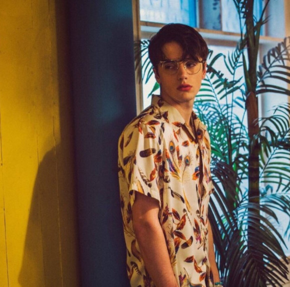 初中生装“社会人”，书包里常有这3样藏货，学霸压根都没见过