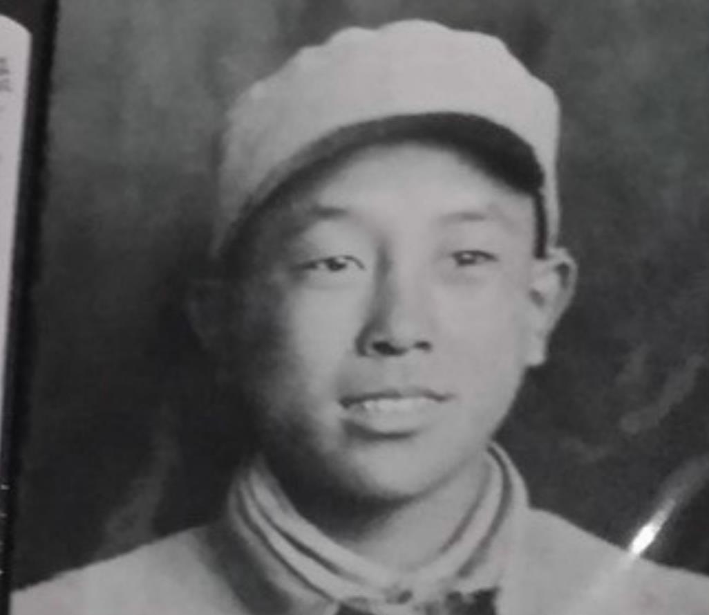 一九五五年，一位副军长主动请辞，回乡当了一名农民，此人是谁？