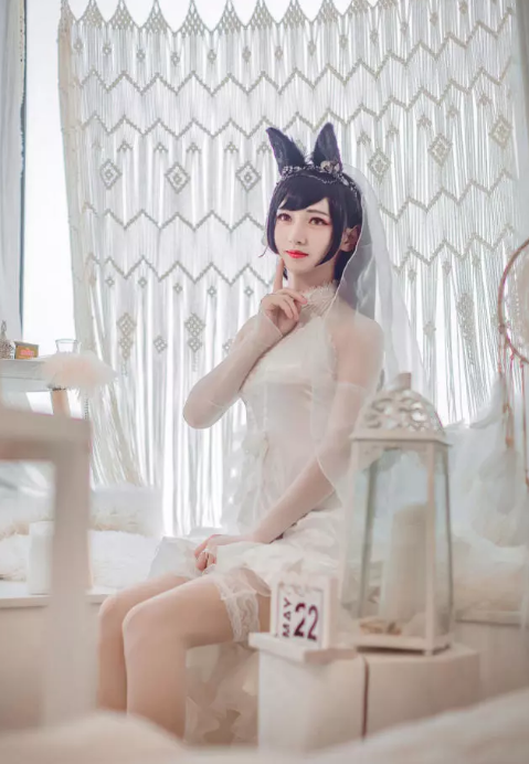 碧蓝航线cosplay：美女cos爱宕婚纱花嫁，白丝赛高！