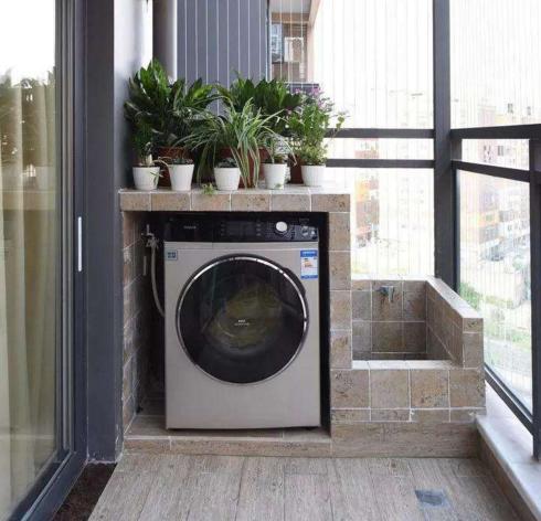 为什么日本装修不把洗衣机放阳台？听师傅一说，这样设计太聪明了