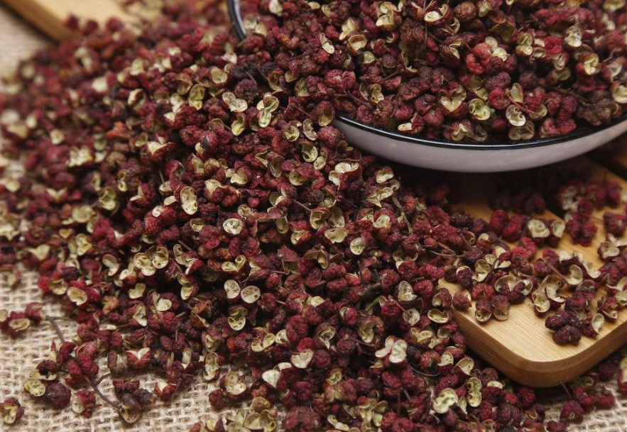 花椒加上“它”，每天坚持喝一点，通便排毒，悄悄变成“瘦美人”