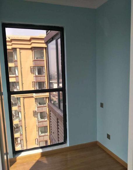 3个月硬装结束，刚打扫完卫生就很漂亮了，尤其电视墙很特别！