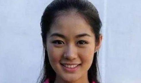 被赵本山捧了11年，最红时嫁入豪门，今29岁幸福美满