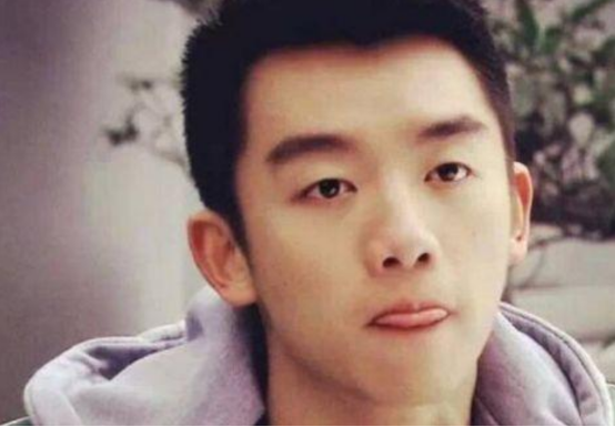 鄭凱: 這是我18歲, 鄧超: 我比你帥, 張衛健: 你看我的! 全體沉默