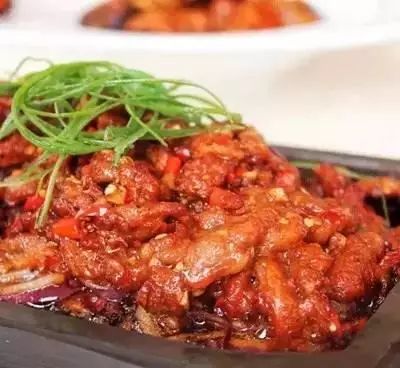 腌制牛肉的时候 可以时间长一些，这样会更加入味