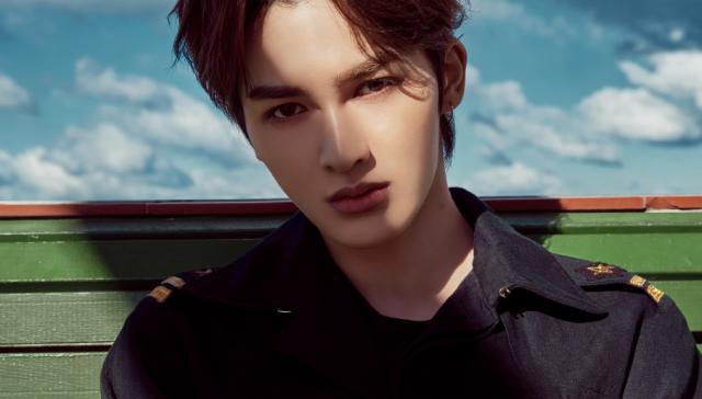 NPC朱正廷发博贴出私生饭照片：别怪我，下次直接警察局见