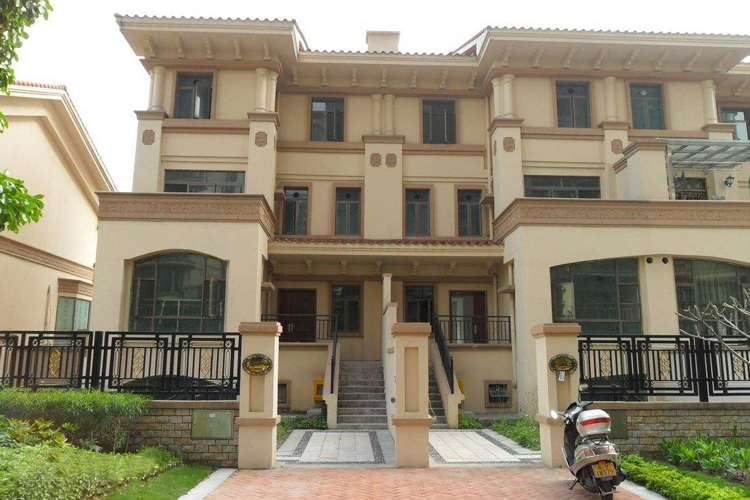 真石漆外墙容易出现脱落、泛黄等问题，是什么 原因造成的？