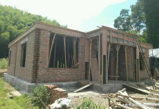 不挖地基直接做满堂红建三层别墅, 完工后成邻居们茶余饭后的笑话
