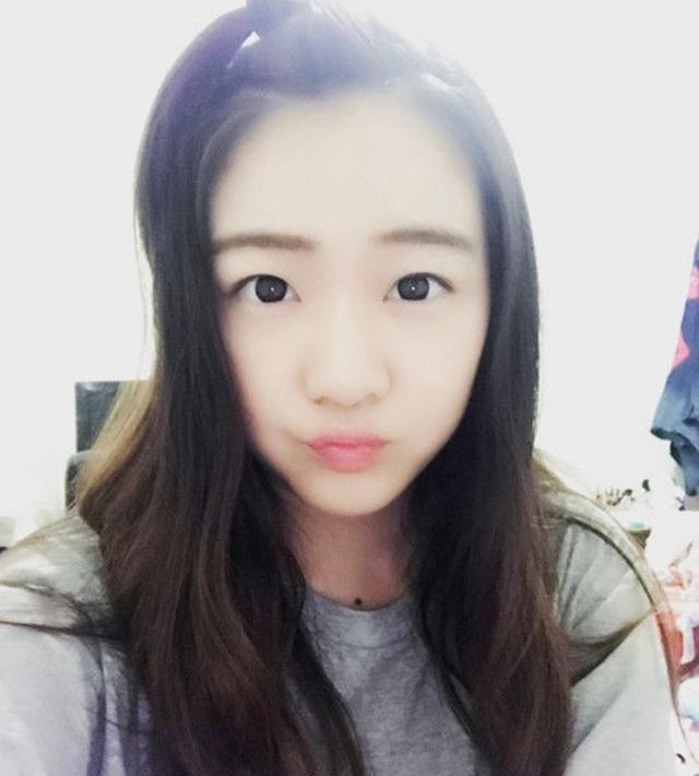 曾经赚足观众眼泪的“小花”长大了，现今20出头的她，美的不像话