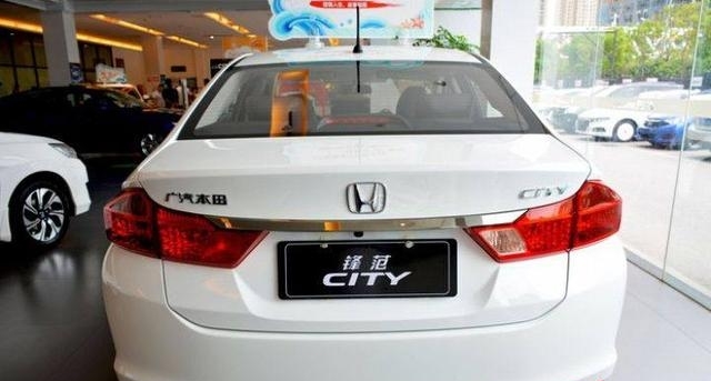 7万左右买这款车，超级省油、皮实耐用、搭载了本田地球梦发动机