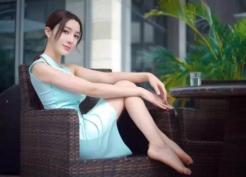 任娇衣不遮体酒店草丛去世终大白,大佬身份赵本山都不敢惹!