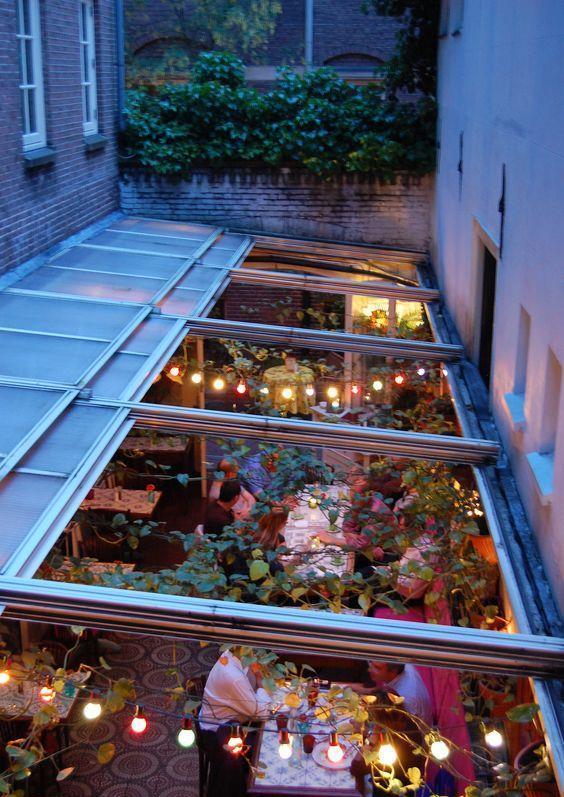 物业不让自建阳光房，还能阻止我装块玻璃？天井上这样做，多个小花园