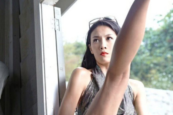 盘点娱乐圈会功夫的4位女星，尤其最后一位，身手甚至不输成龙