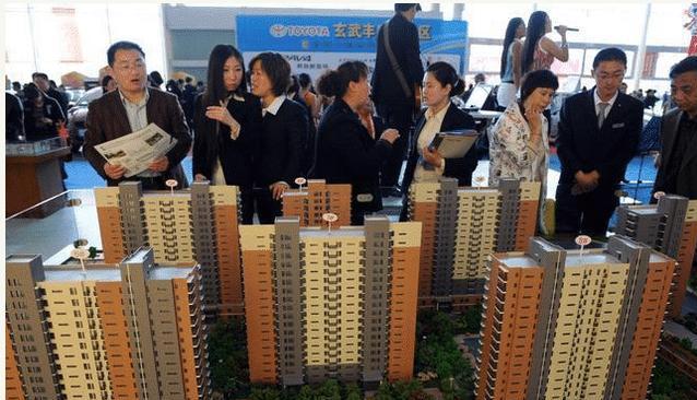 炒房者：房子抛不动了，为啥？来不及反应，开发商房价就降了！