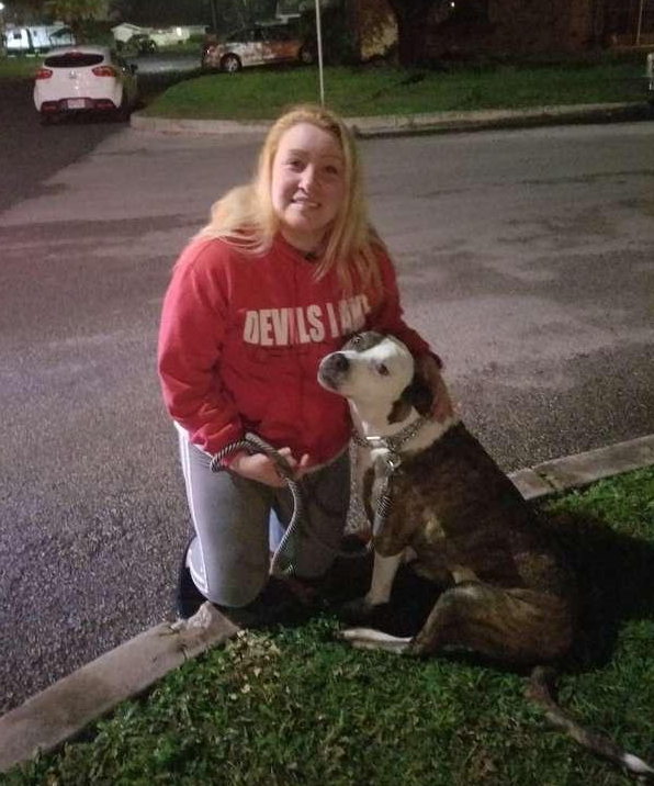 失踪了好几年的狗狗被找回，主人见到狗子时，再也忍不住泪崩了