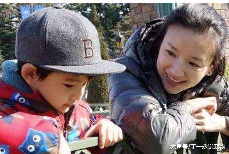 出道18年零绯闻，前夫走红她默默无闻，今38岁与儿子相依为命