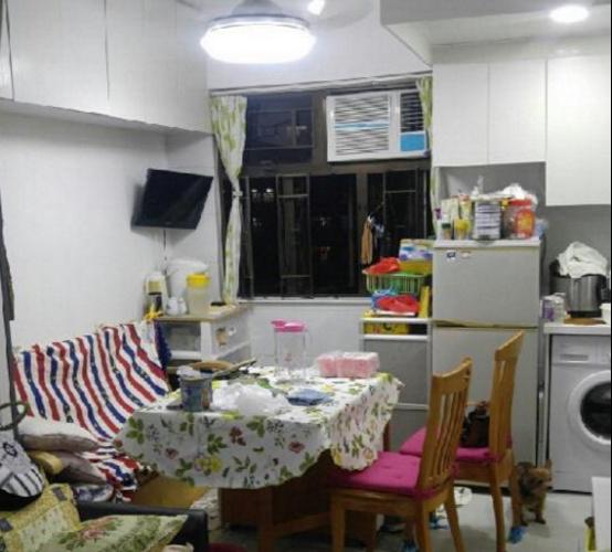 表妹在香港几百万买的房子，才40平米大，连客厅也要放个双层床