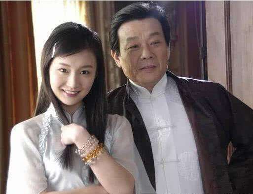 老戏骨寇世勋娶了两个老婆，一个楼上一个楼下，后悔称太累！