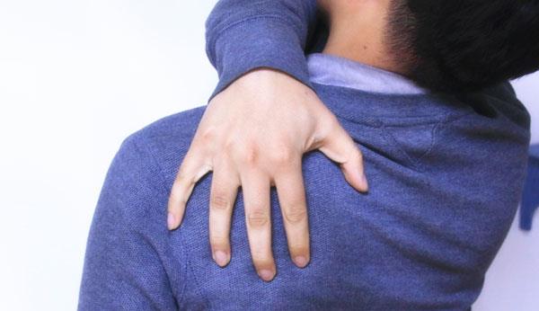 经常感觉后背疼是怎么回事？或是这些部位发出的警报，别大意