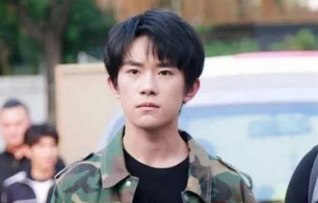 中戏教官真机智！将与“易烊千玺对视”作为奖励？网友：太过分了