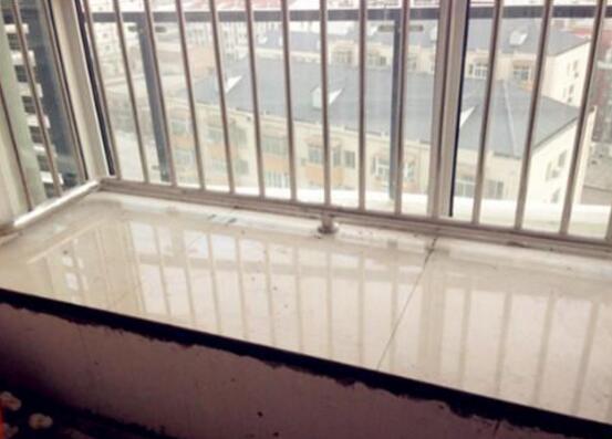 有钱人都不在飘窗上铺大理石了, 如今流行装这种代替, 美观又省钱