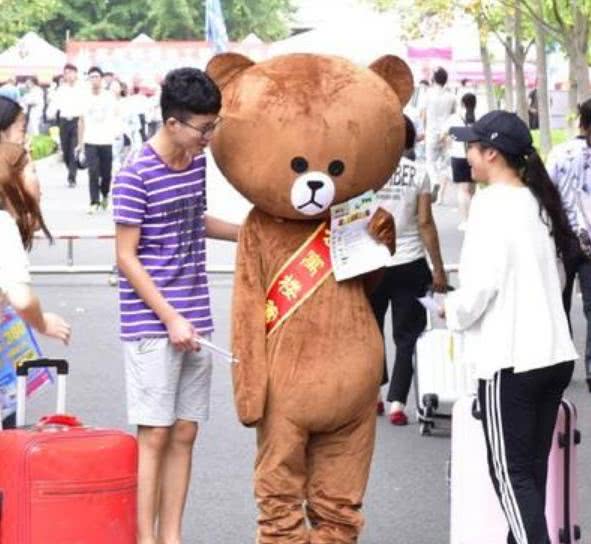 大一新生入学，这3个“大坑”最容易踩，辅导员历年告诫