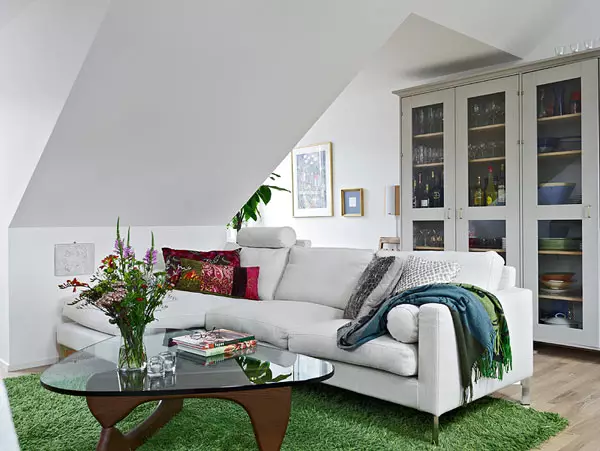 国外80平的阁楼小户型，不规则的畸形空间也要用上