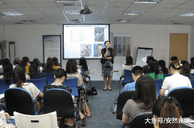 女面试官：试用期老员工欺负你，你会自离吗？80后：有本事试试