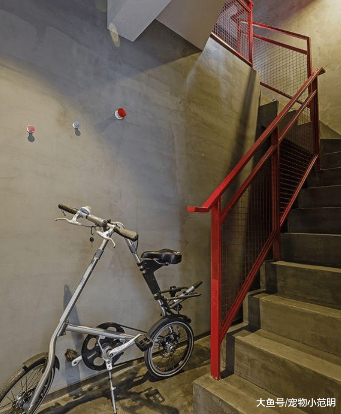 两夫妻奋斗15年买的190㎡的房子，丈夫却说想要装修成毛坯房，装修出来后妻子楞了！