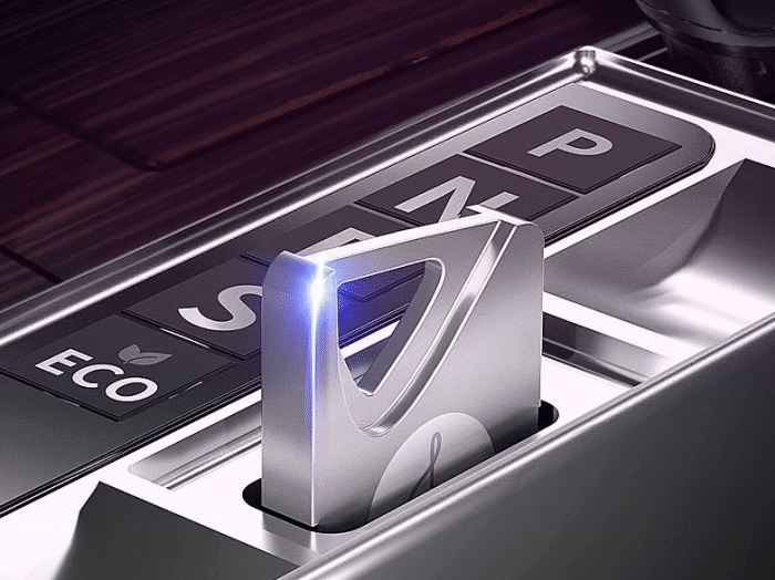 安阳男子骑摩托带女高速行驶中侧翻，摔出数十米远，女子当场死亡