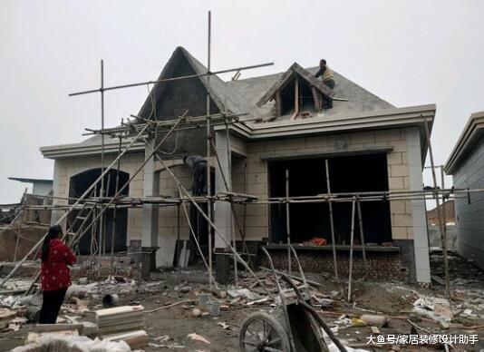 狂砸24万自建一层小别墅，村里人说我傻，花建两层的钱只建一层