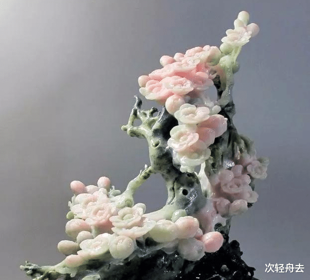 翡翠:\独玉见红,价值连城\