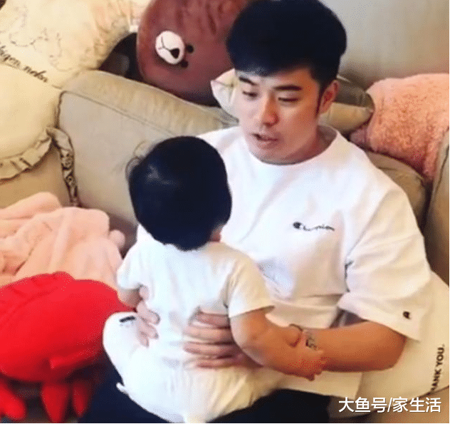 带你参观陈赫住的豪宅，如今在家就带女儿，真是一位好爸爸