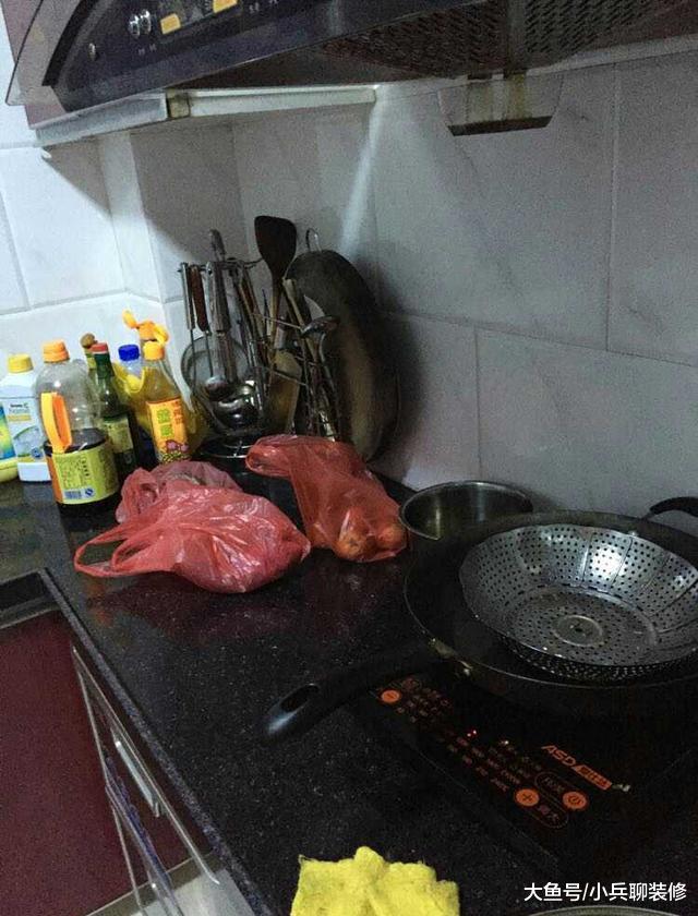 摊上一个邋遢婆婆真郁闷，新装修房子被糟蹋成这样，这还能住吗？