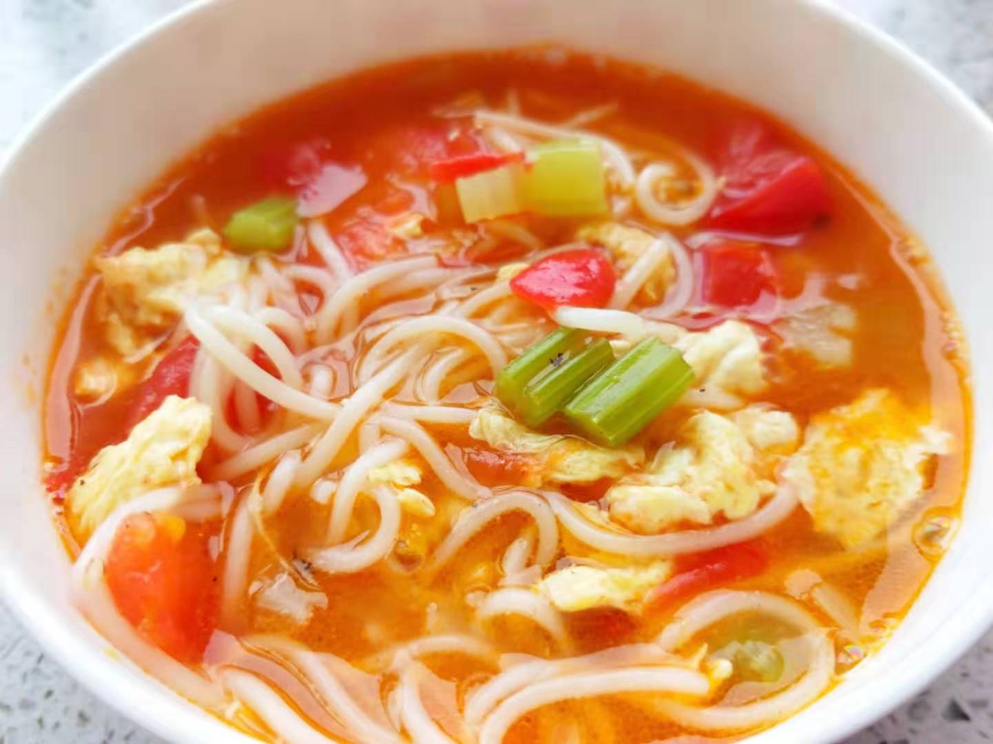做法简单西红柿鸡蛋面，好看好吃酸甜爽口，食材简单又美味