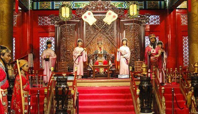 崇祯自视甚高，汉文帝、唐太宗看不上，只有两位帝王可与他媲美