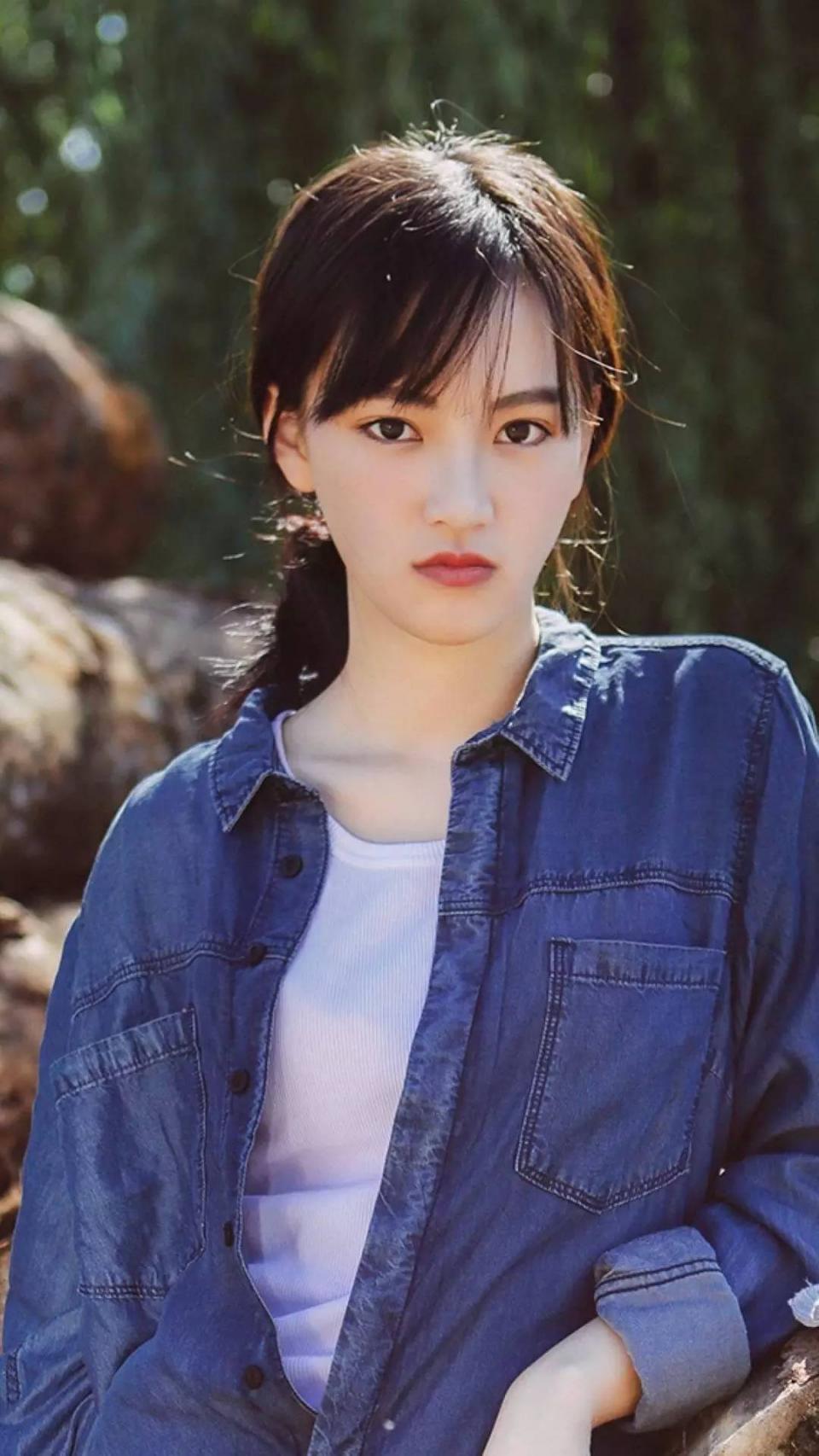 网络红人黄灿灿,被网友称为"武大女神",正式进军娱乐圈