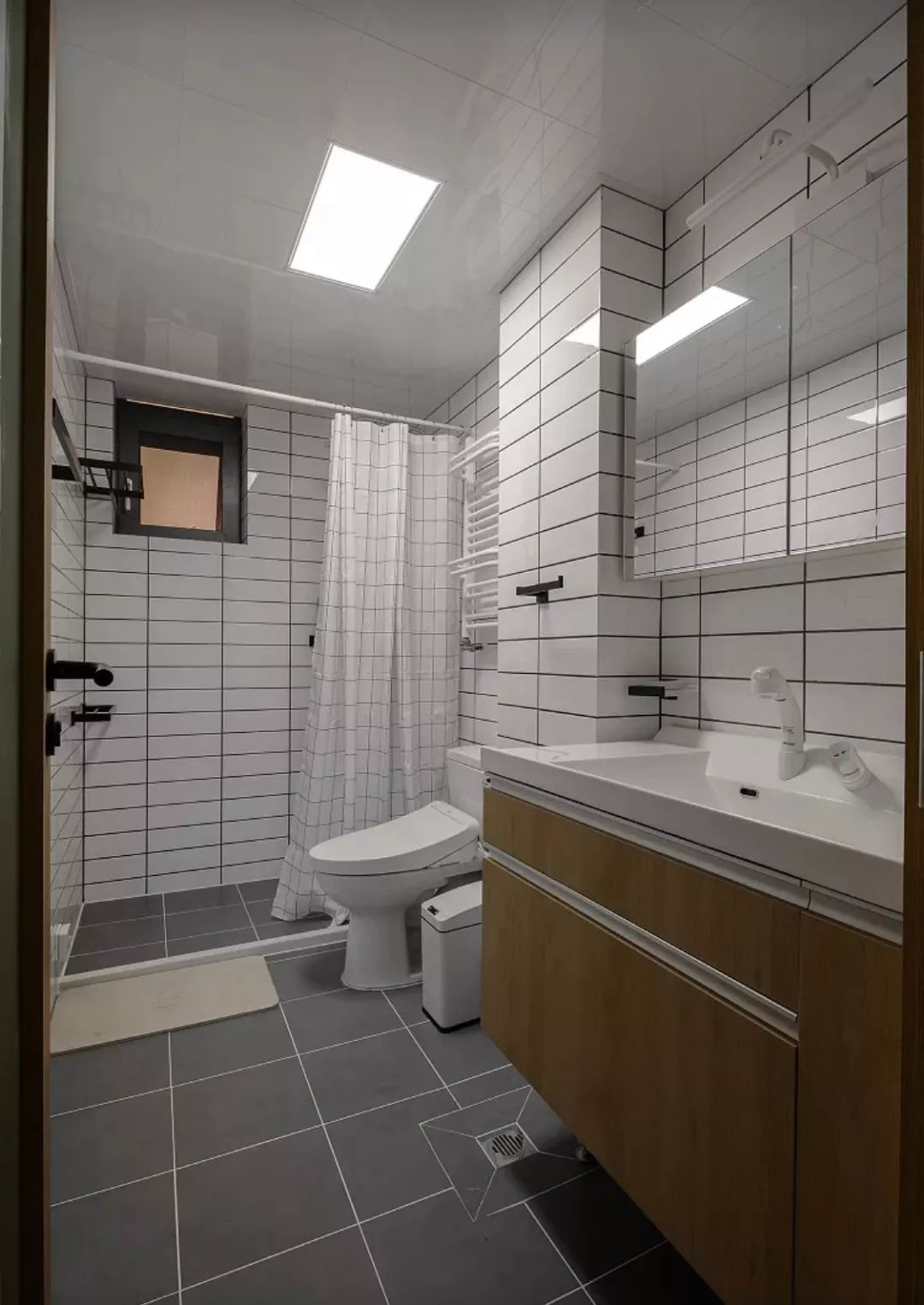 玻璃or浴帘，淋浴房用什么隔断好？