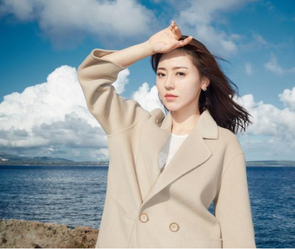 带你看看黄梦莹住的豪宅，室内装修简约又时尚，设计师一看都夸赞