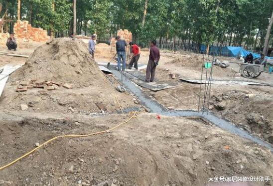 砸30万建无梁无柱、预制板、钢架钢板屋顶, 完工后却成全村最大笑话