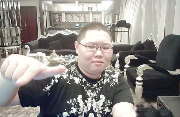 有种“炫耀”叫做PDD的微博认证，只有一句话，但没人做得到！