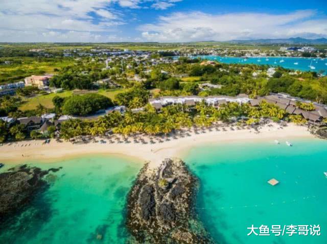 世界第二小岛国，每户人家都有海景房，每年却还有数百人移民